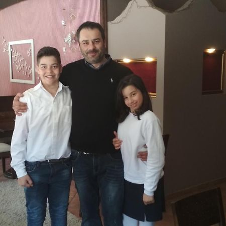 Xenonas Sta Tzakia Otel Karpenísion Dış mekan fotoğraf