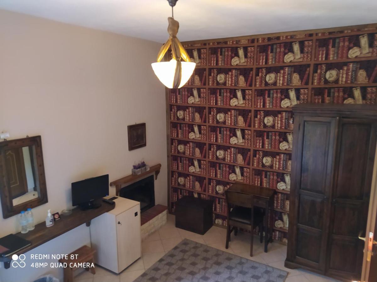 Xenonas Sta Tzakia Otel Karpenísion Dış mekan fotoğraf