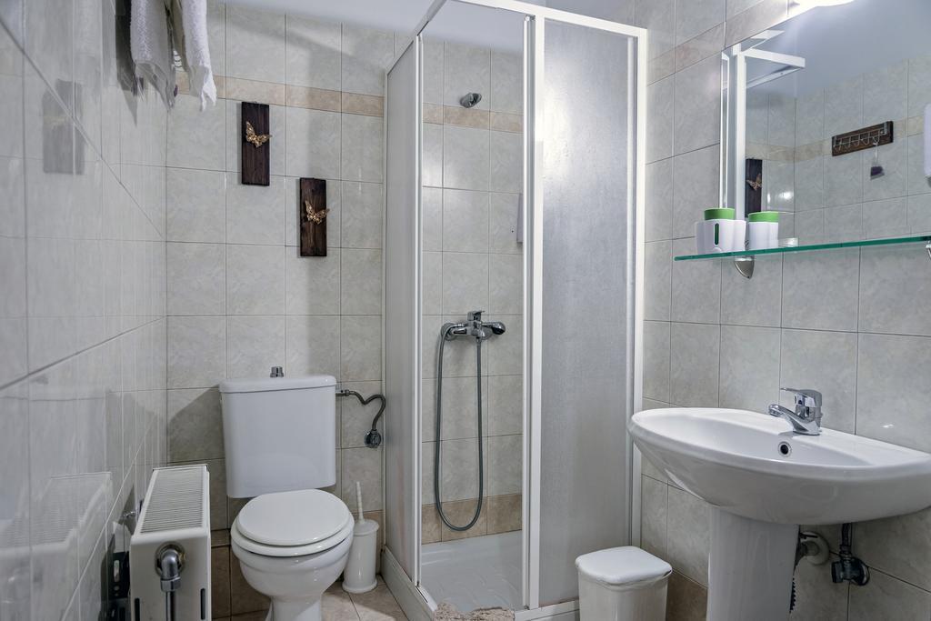 Xenonas Sta Tzakia Otel Karpenísion Oda fotoğraf
