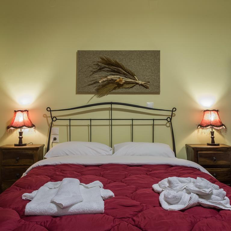 Xenonas Sta Tzakia Otel Karpenísion Dış mekan fotoğraf