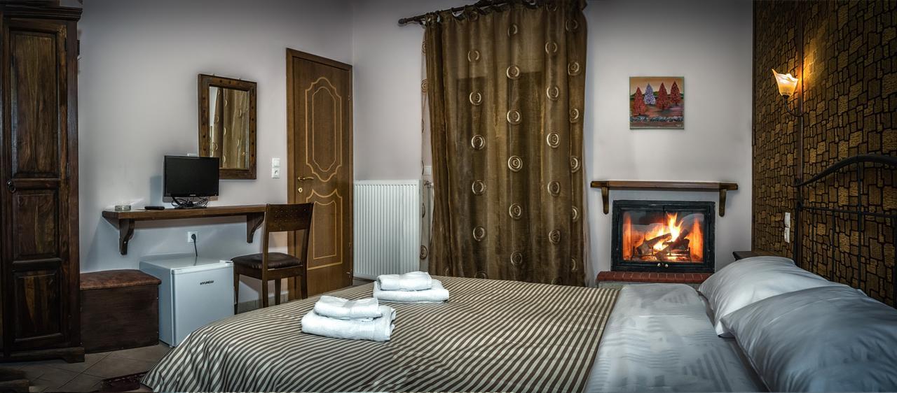 Xenonas Sta Tzakia Otel Karpenísion Dış mekan fotoğraf