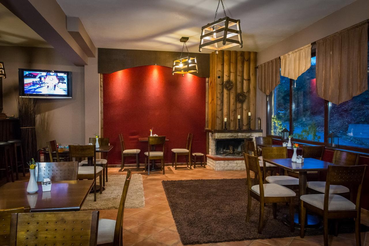 Xenonas Sta Tzakia Otel Karpenísion Dış mekan fotoğraf