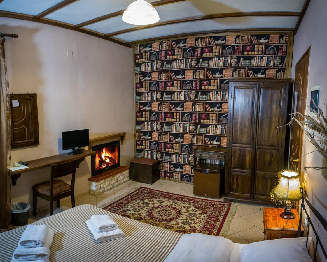 Xenonas Sta Tzakia Otel Karpenísion Dış mekan fotoğraf