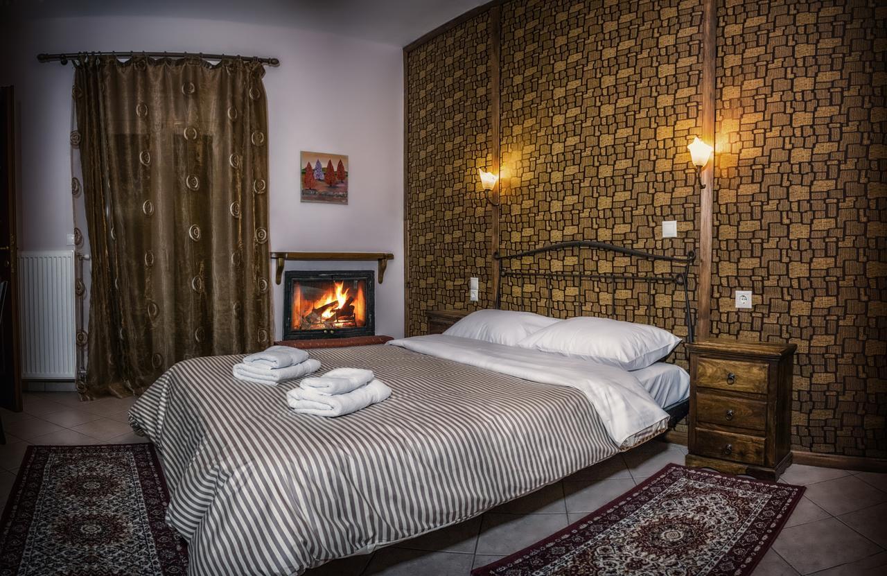 Xenonas Sta Tzakia Otel Karpenísion Dış mekan fotoğraf